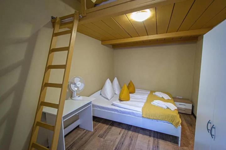 Cozy Homestay At Prague Main Station エクステリア 写真