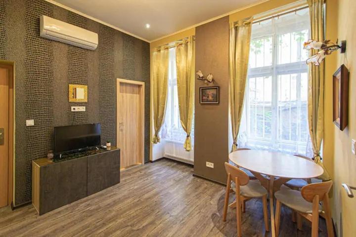 Cozy Homestay At Prague Main Station エクステリア 写真