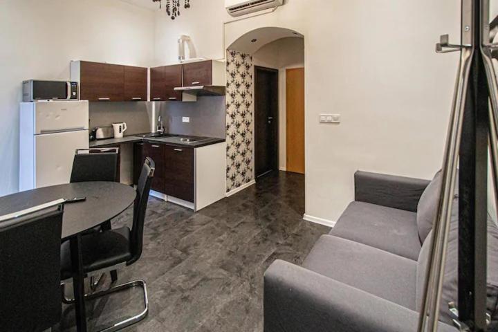 Cozy Homestay At Prague Main Station エクステリア 写真