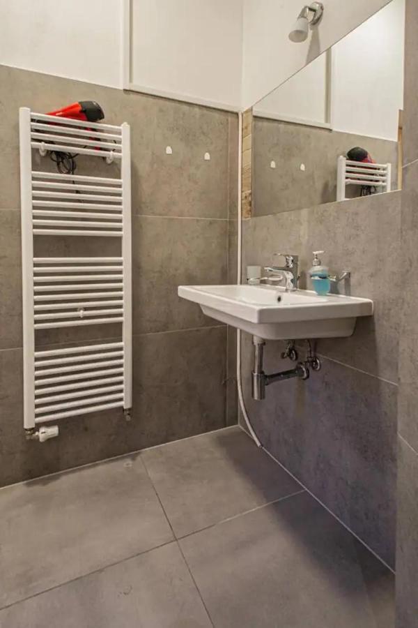 Cozy Homestay At Prague Main Station エクステリア 写真