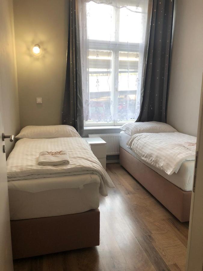 Cozy Homestay At Prague Main Station エクステリア 写真
