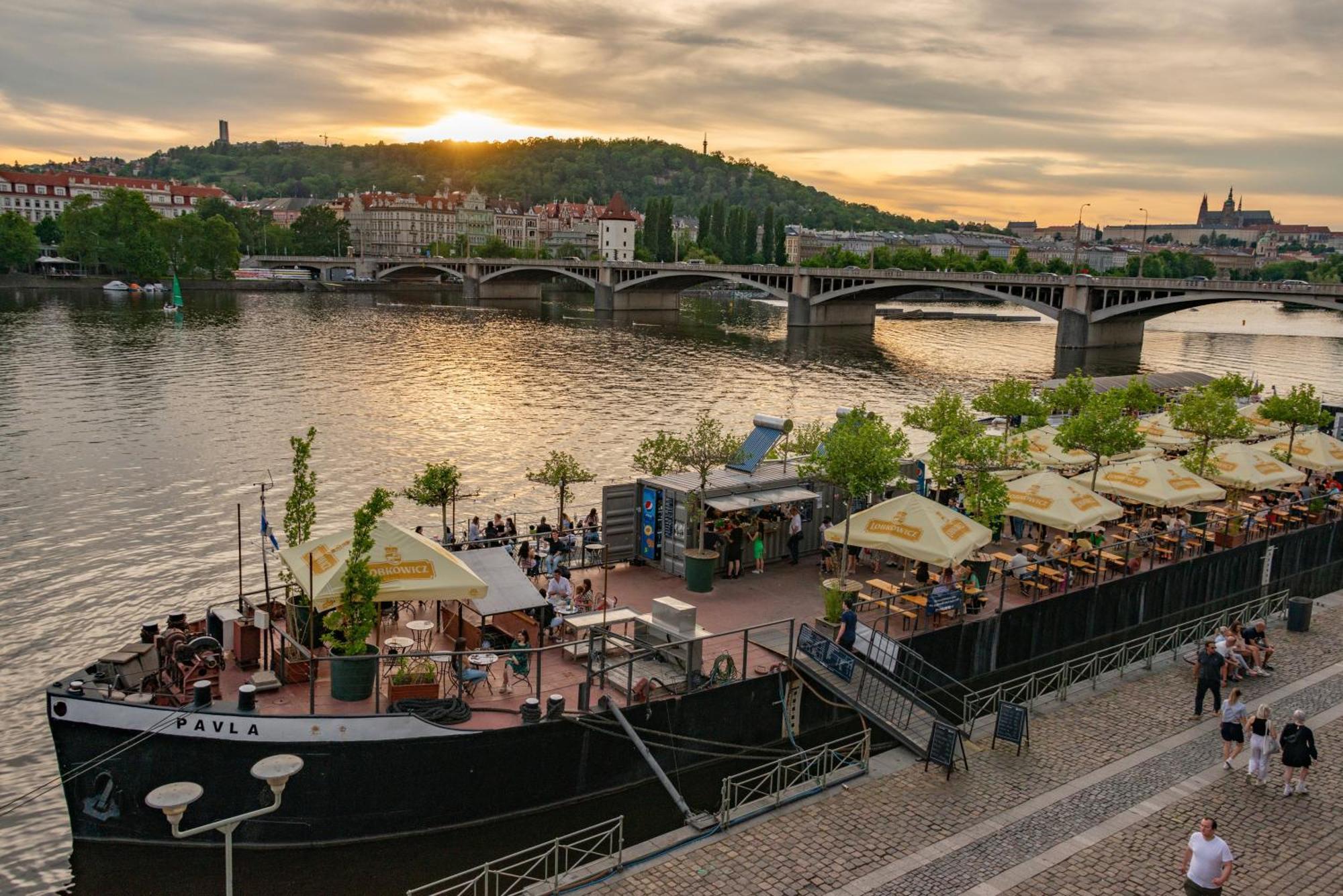 Cozy Homestay At Prague Main Station エクステリア 写真