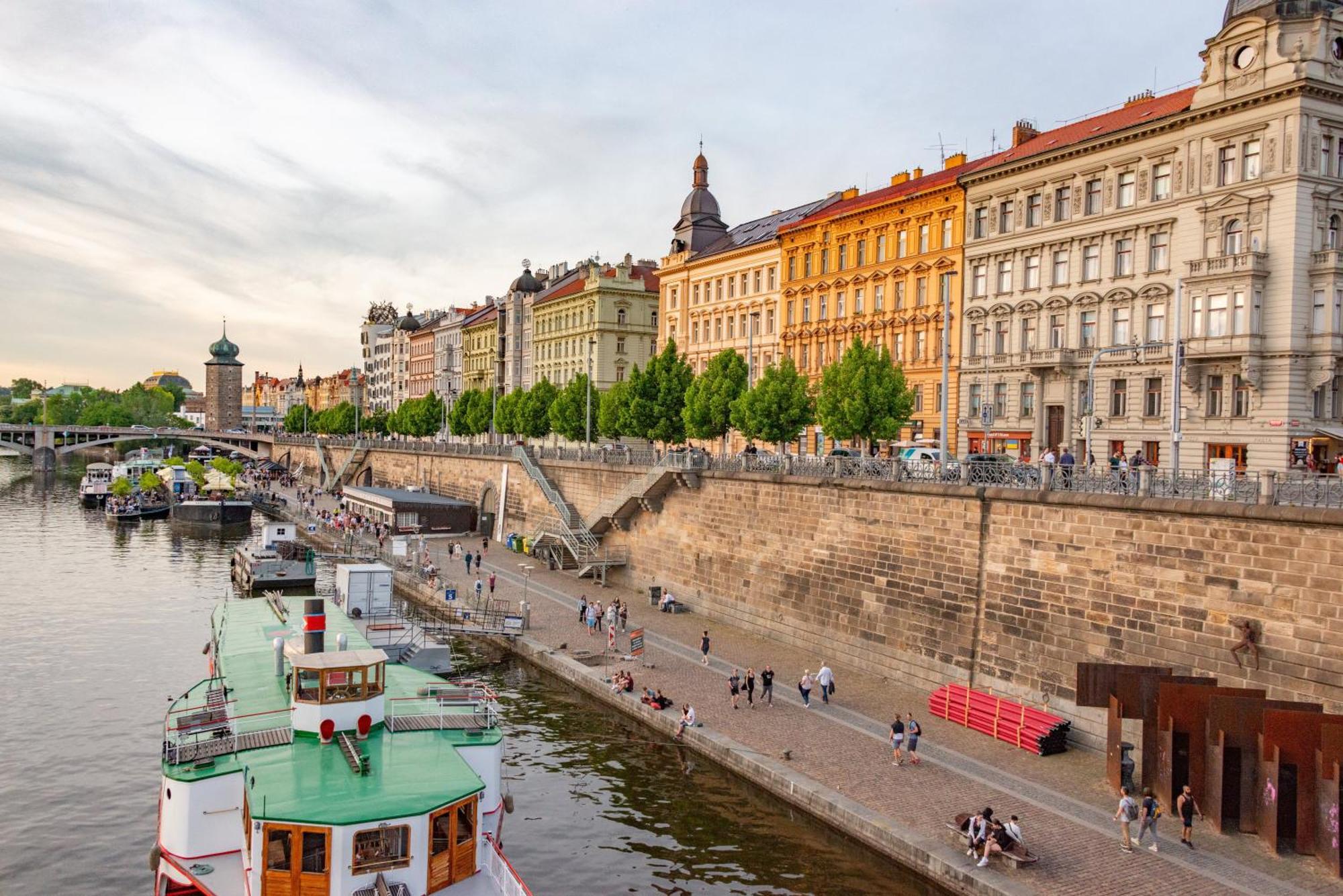 Cozy Homestay At Prague Main Station エクステリア 写真